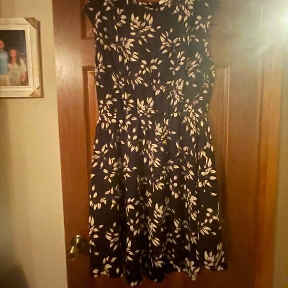 Classy Floral Dress - Picture 6 of 10